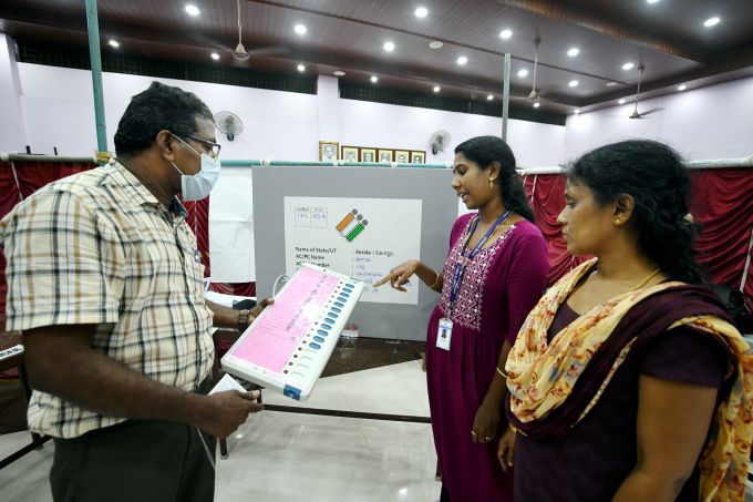 News In Photos (5 April 2021) | Photos Of Top News Today - Oneindia Gallery News In Photos (5 April 2021) | Photos Of Top News Today - Oneindia Gallery