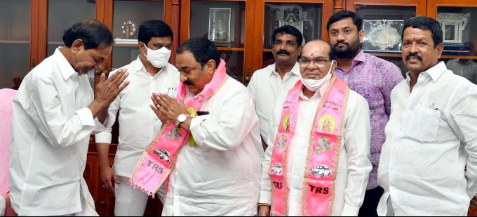 News In Photos (7 April 2021) | Photos Of Top News Today - Oneindia Gallery News In Photos (7 April 2021) | Photos Of Top News Today - Oneindia Gallery