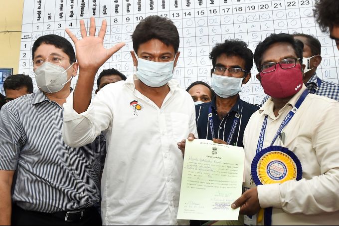 News In Photos (2 May 2021) | Photos Of Top News Today - Oneindia Gallery News In Photos (2 May 2021) | Photos Of Top News Today - Oneindia Gallery