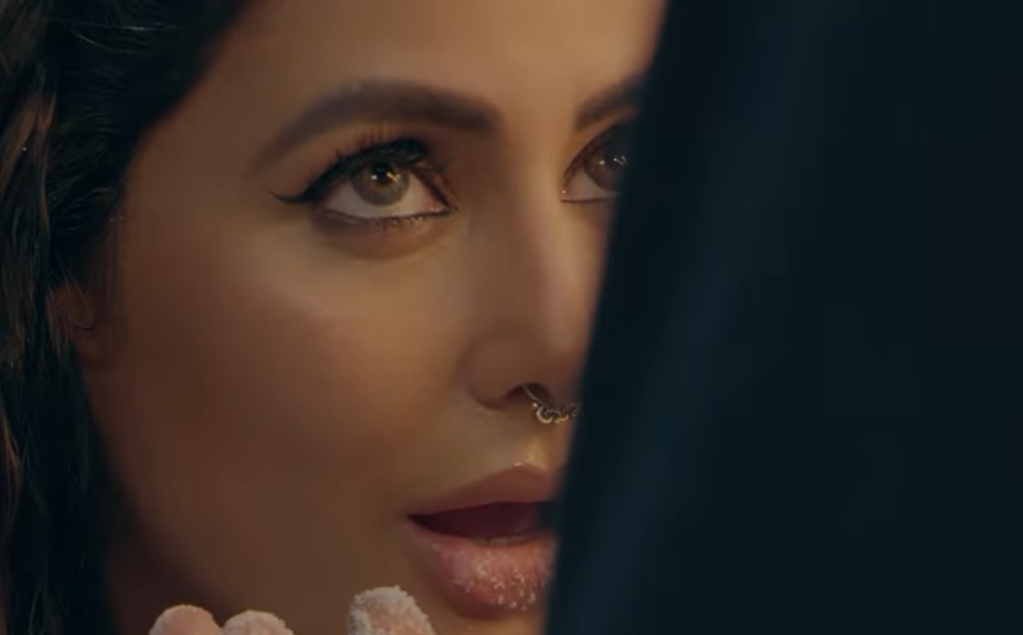  'मैं भी बर्बाद' सॉन्ग में अंगद बेदी संग हिना खान ने दिए इतने बोल्ड दृश्य , पानी-पानी हो गए दर्शक