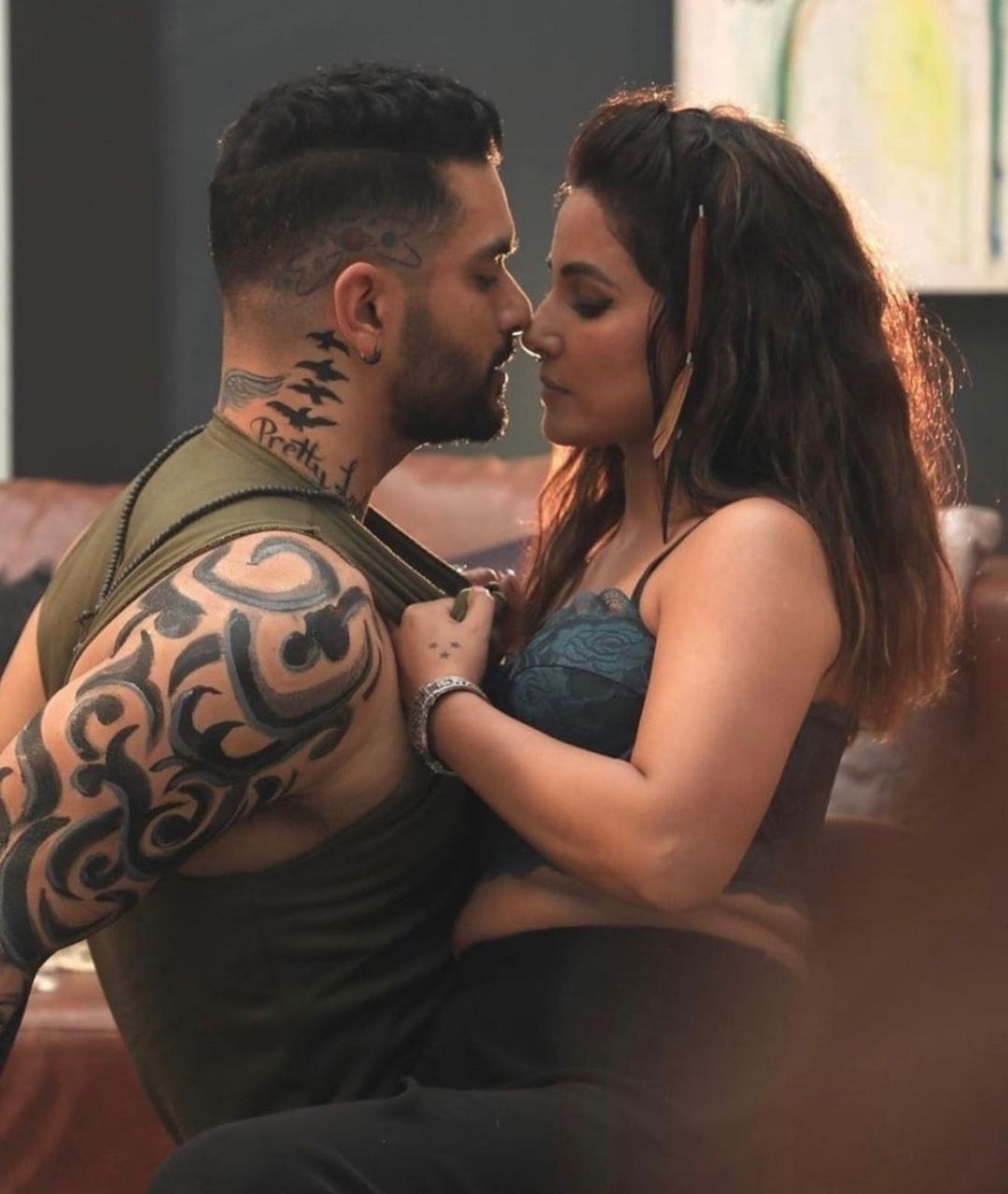  'मैं भी बर्बाद' सॉन्ग में अंगद बेदी संग हिना खान ने दिए इतने बोल्ड दृश्य , पानी-पानी हो गए दर्शक