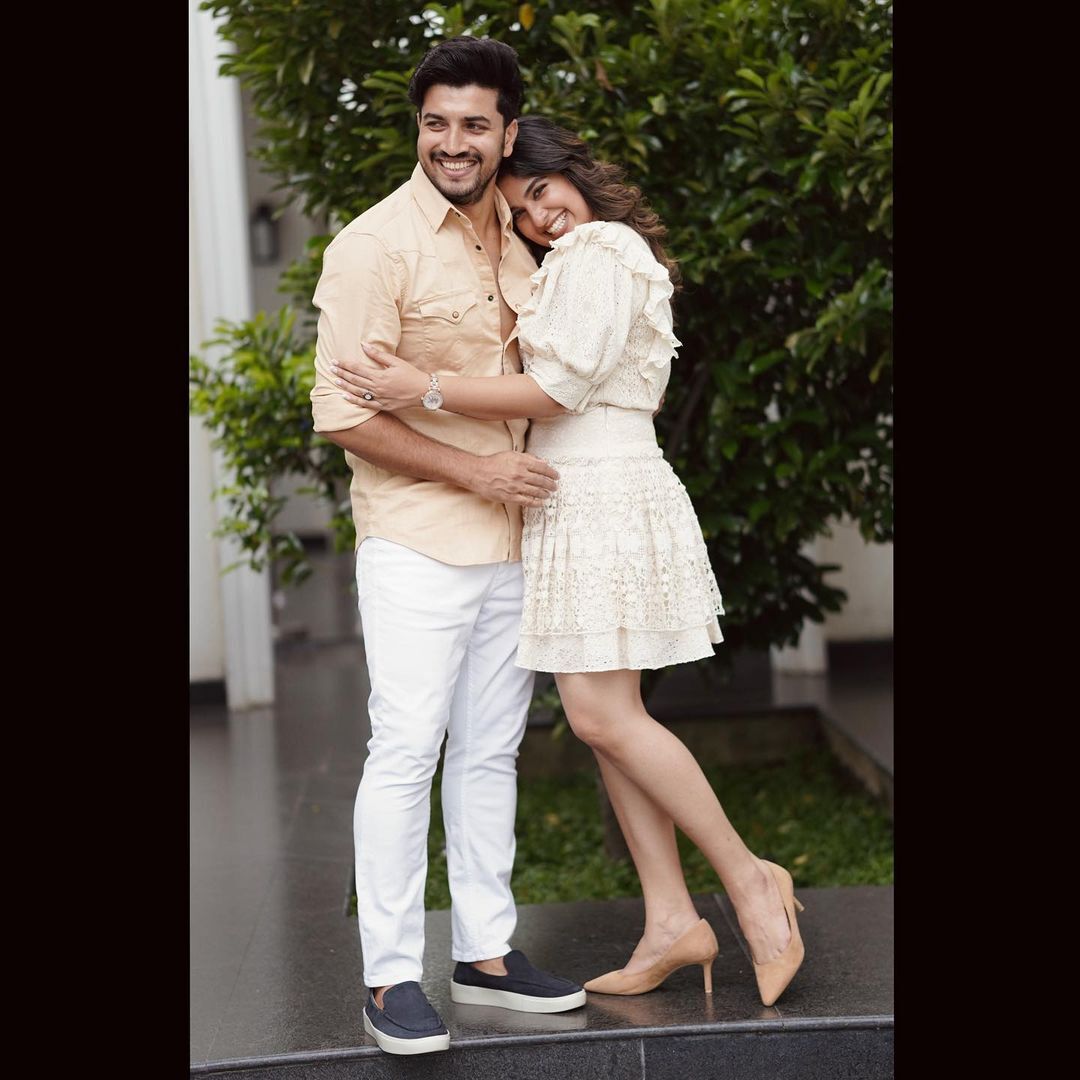 Actor Jeeva Joseph and Wife Aparna Thomas New Romantic Clicks Trending