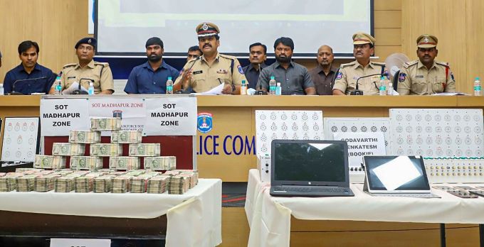 News In Photos (29 September 2021) | Photos Of Top News Today - Oneindia Gallery News In Photos (29 September 2021) | Photos Of Top News Today - Oneindia Gallery