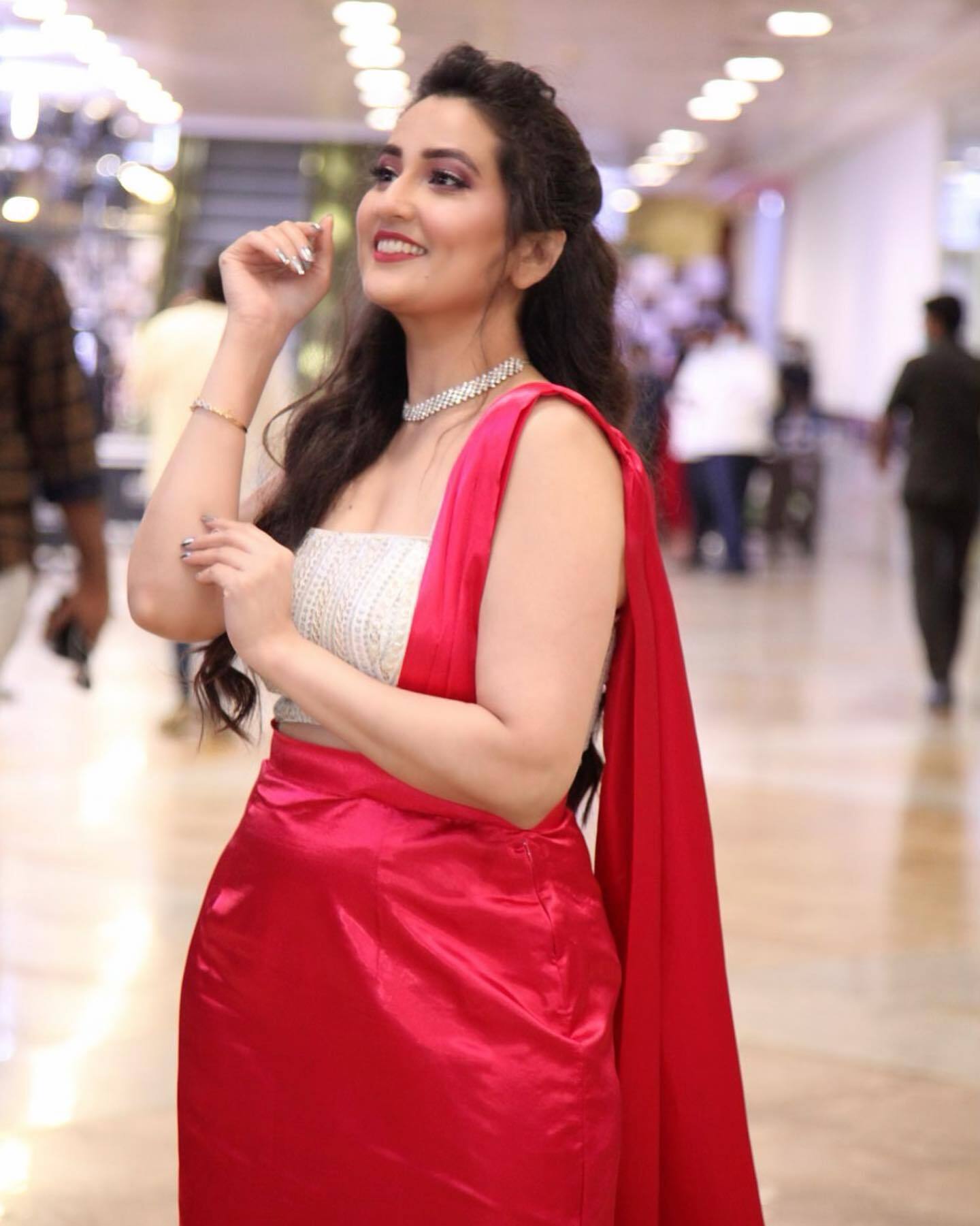 SIIMA Awards 2021 రెడ్ కార్పెట్ పై మంజూషా మస్త్ మస్త్ అందాలు(ఫోటోలు