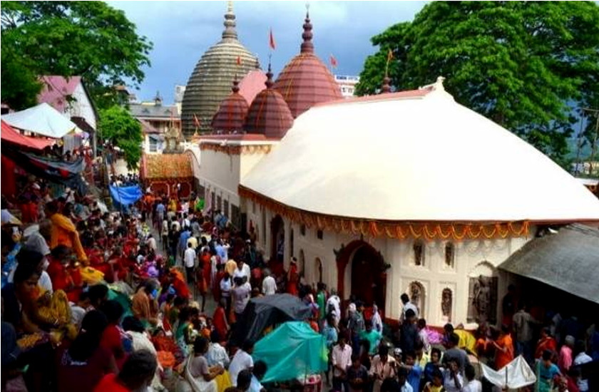 Navratri: 51 शक्तिपीठों में से एक कामाख्या देवी, इस बार महामारी का नहीं डर, उमड़ रहे हैं भक्त Navratri: 51 शक्तिपीठों में से एक कामाख्या देवी, इस बार महामारी का नहीं डर, उमड़ रहे हैं भक्त
