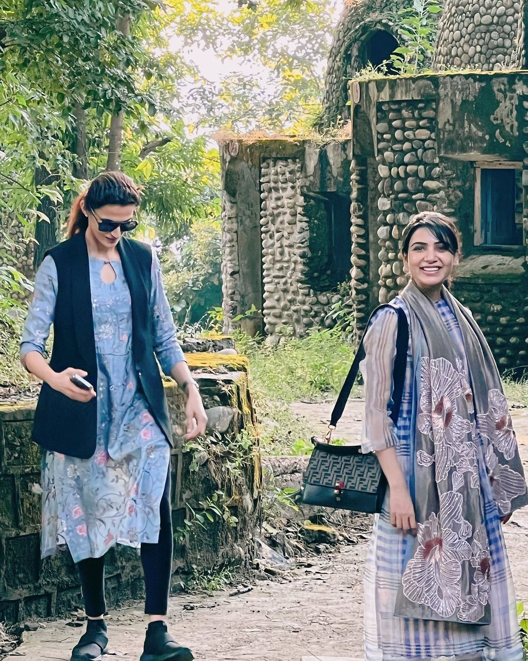 चारधाम की यात्रा से लौटीं साउथ की स्टार एक्ट्रेस Samantha, सामने आईं तस्वीरें 