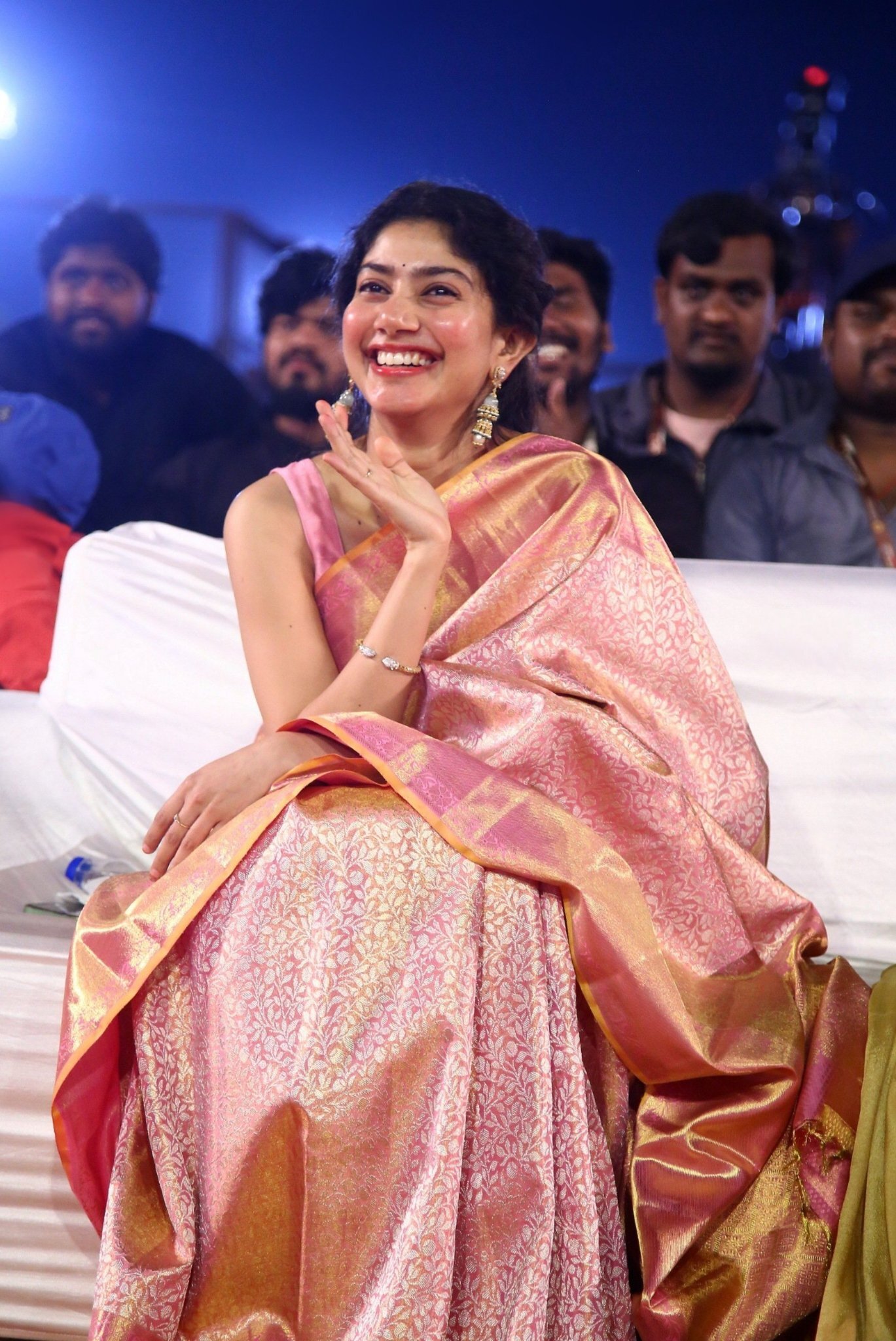 నో డౌట్..సాయి పల్లవి ఫొటోలను మొబైల్ వాల్ పేపర్గా పెట్టుకోవచ్చు నో డౌట్..సాయి పల్లవి ఫొటోలను మొబైల్ వాల్ పేపర్గా పెట్టుకోవచ్చు