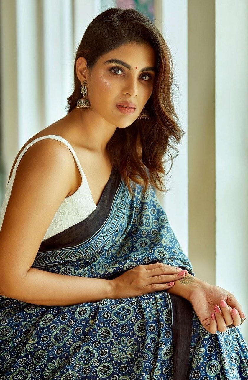లా..లా.. భీమ్లాతో అద్దిరిపోయే ఎంట్రీ ఇచ్చిన కేరళ కుట్టి (ఫొటోలు) లా..లా.. భీమ్లాతో అద్దిరిపోయే ఎంట్రీ ఇచ్చిన కేరళ కుట్టి (ఫొటోలు)