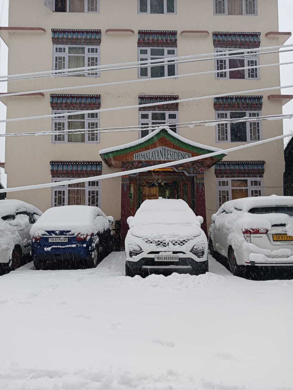 বরফে ঢাকা লাচুংয়ের নজরকাড়া ছবি, দেখুন ছবি Spectacular pictures of Lachung covered in snow