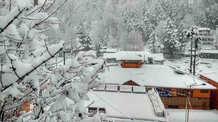            -      holy Gangotri Dham wrapped in a sheet of snow - Oneindia Hindi
