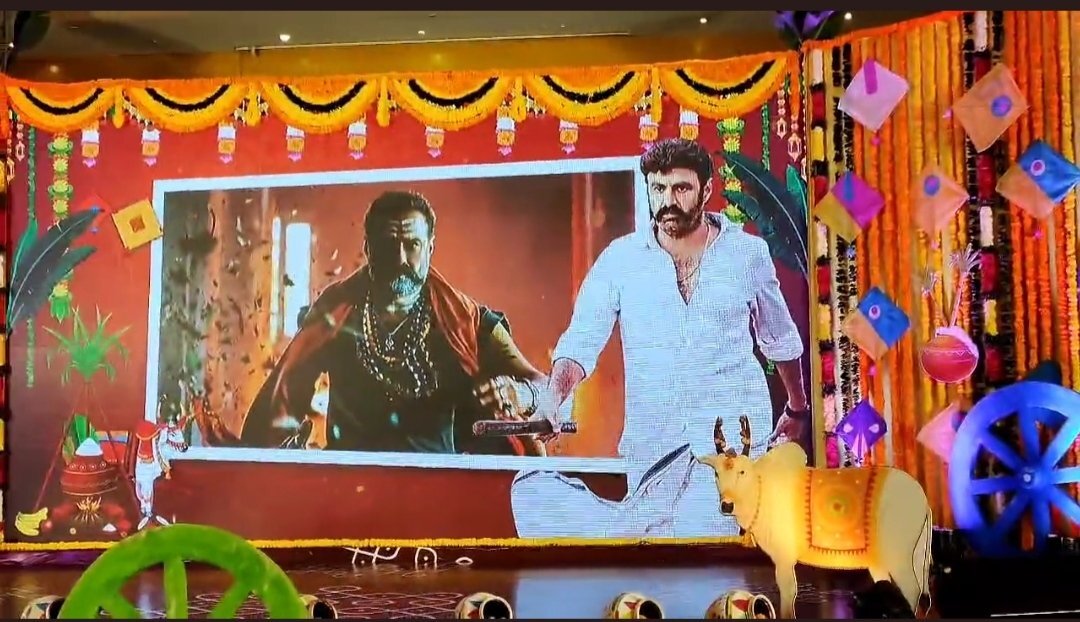 పంచె కట్టిన నందమూరి నటసింహం: సంక్రాంతి బుల్లోడిగా బాలయ్య: ఫ్యాన్స్కు పూనకాలే (ఫొటోలు) పంచె కట్టిన నందమూరి నటసింహం: సంక్రాంతి బుల్లోడిగా బాలయ్య: ఫ్యాన్స్కు పూనకాలే (ఫొటోలు)
