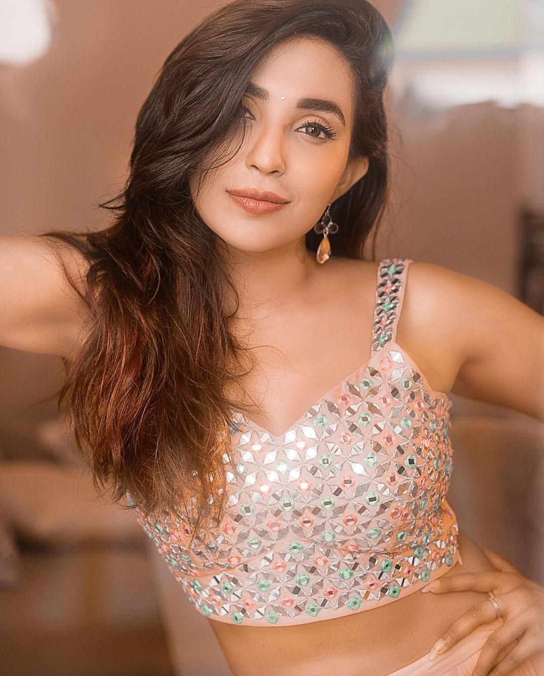 పార్వతి నాయర్..జస్ట్ లైక్ దట్ (ఫొటోలు) పార్వతి నాయర్..జస్ట్ లైక్ దట్ (ఫొటోలు)