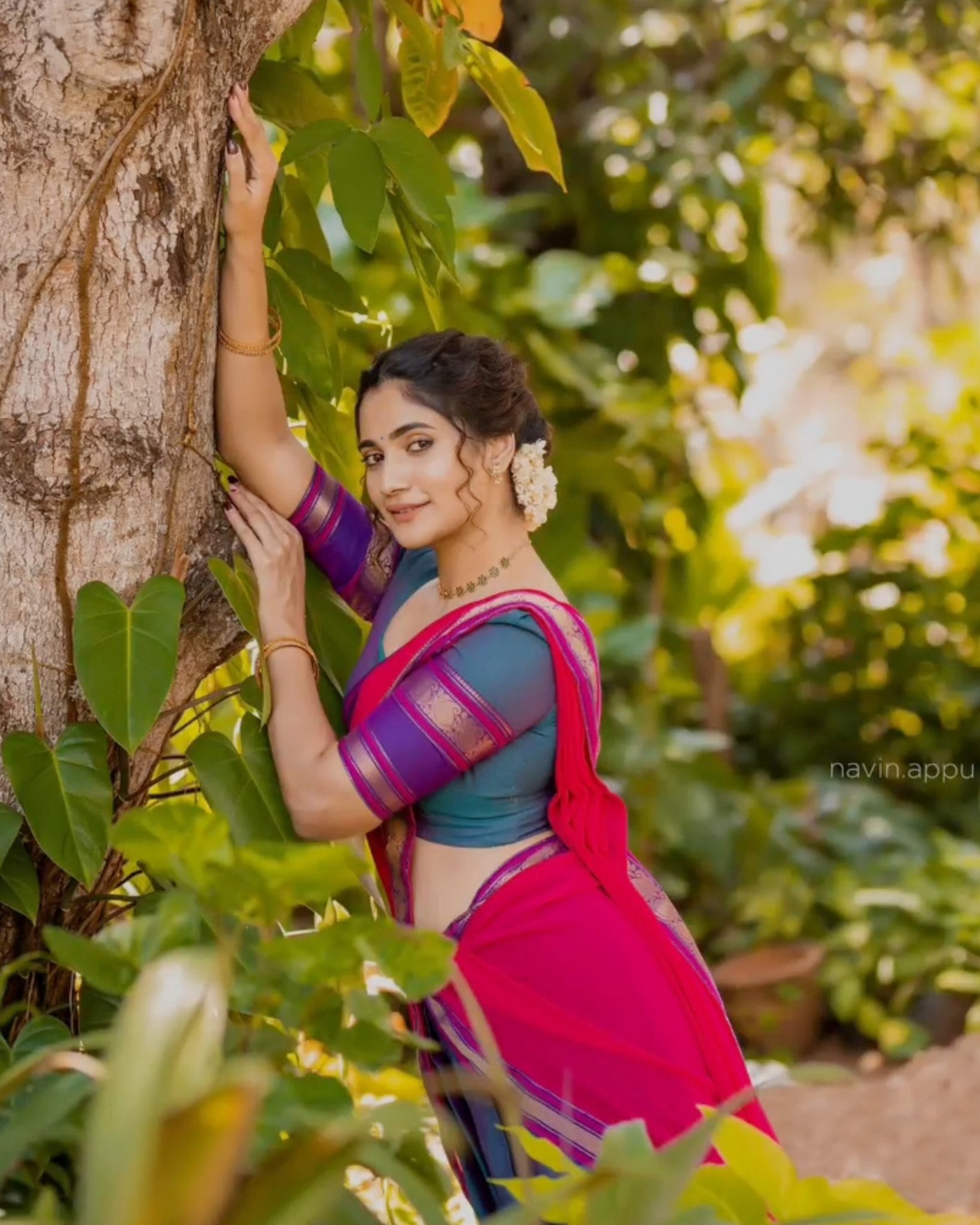 కొంపదీసి.. ఈ బిగ్బాస్ బ్యూటీ పాలతో గానీ స్నానం చేస్తుందా ఏంటీ (ఫొటోలు) కొంపదీసి.. ఈ బిగ్బాస్ బ్యూటీ పాలతో గానీ స్నానం చేస్తుందా ఏంటీ (ఫొటోలు)