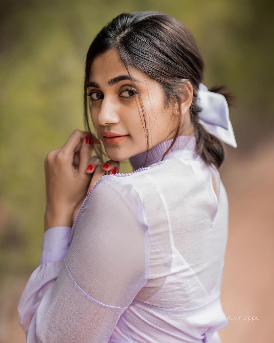 కొంపదీసి.. ఈ బిగ్బాస్ బ్యూటీ పాలతో గానీ స్నానం చేస్తుందా ఏంటీ (ఫొటోలు) కొంపదీసి.. ఈ బిగ్బాస్ బ్యూటీ పాలతో గానీ స్నానం చేస్తుందా ఏంటీ (ఫొటోలు)