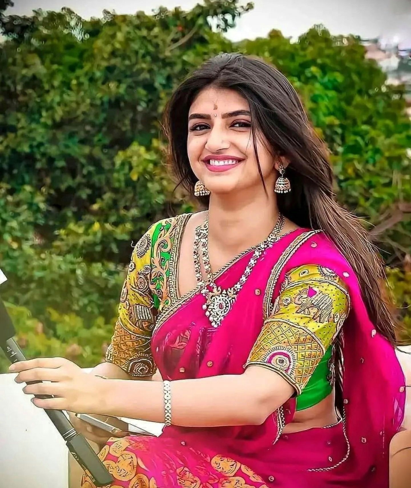 వాలంటైన్స్ డే..పెళ్లిసందD పిల్ల కొత్త మూవీ ఫస్ట్ లుక్ (ఫొటోలు) వాలంటైన్స్ డే..పెళ్లిసందD పిల్ల కొత్త మూవీ ఫస్ట్ లుక్ (ఫొటోలు)