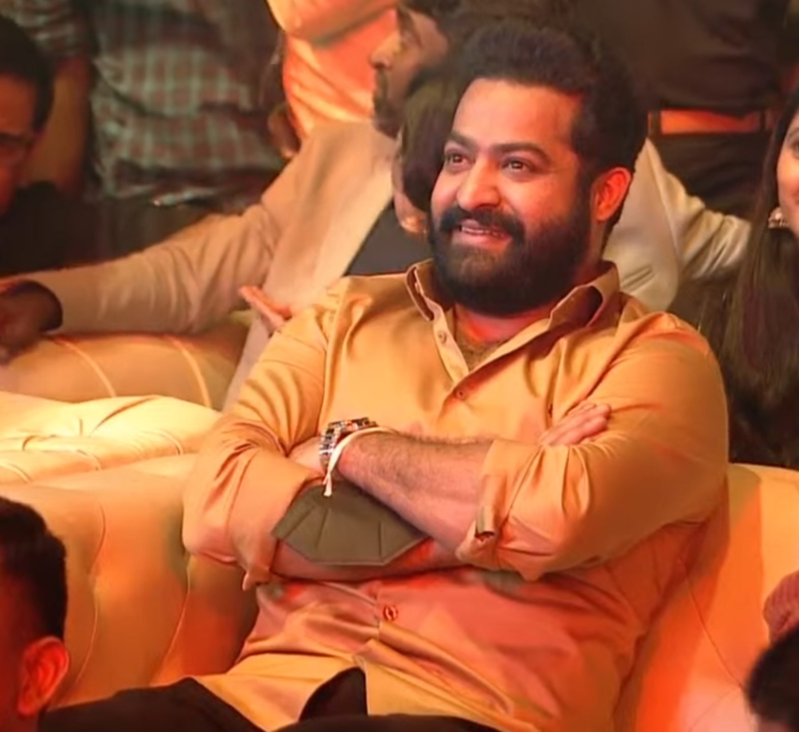 యంగ్ టైగర్..మెగా పవర్ స్టార్ ఒకే డయాస్పై కనిపిస్తే..(ఫొటోలు) యంగ్ టైగర్..మెగా పవర్ స్టార్ ఒకే డయాస్పై కనిపిస్తే..(ఫొటోలు)