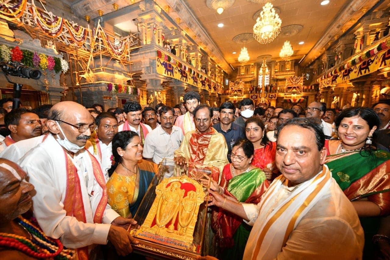 యాదాద్రి మహాకుంభ సంప్రోక్షణ మహోత్సవం-ఫోటోలు యాదాద్రి మహాకుంభ సంప్రోక్షణ మహోత్సవం-ఫోటోలు