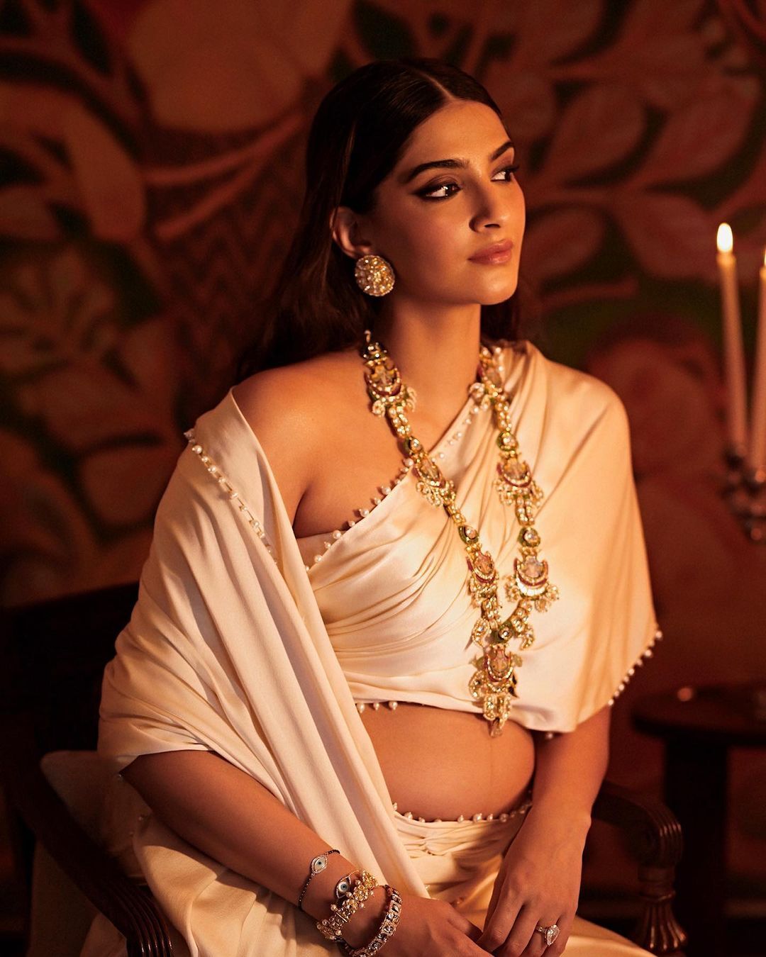 Sonam Kapoor flaunts baby bump as Apsara, see viral photos Sonam Kapoor flaunts baby bump as Apsara, see viral photos