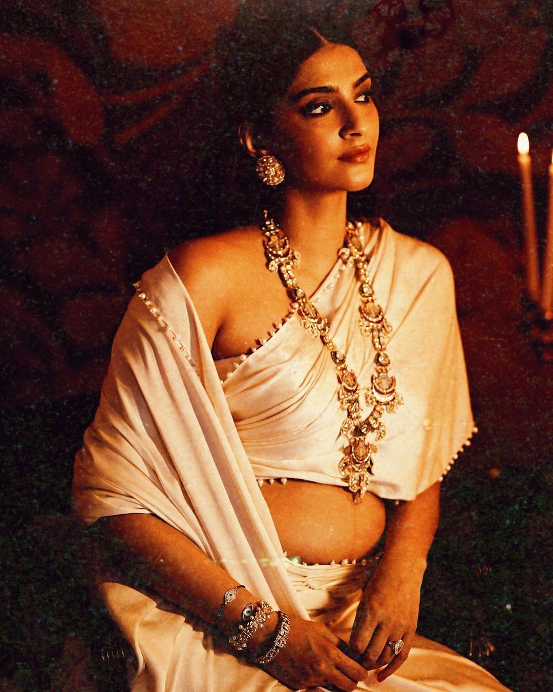 Sonam Kapoor flaunts baby bump as Apsara, see viral photos Sonam Kapoor flaunts baby bump as Apsara, see viral photos
