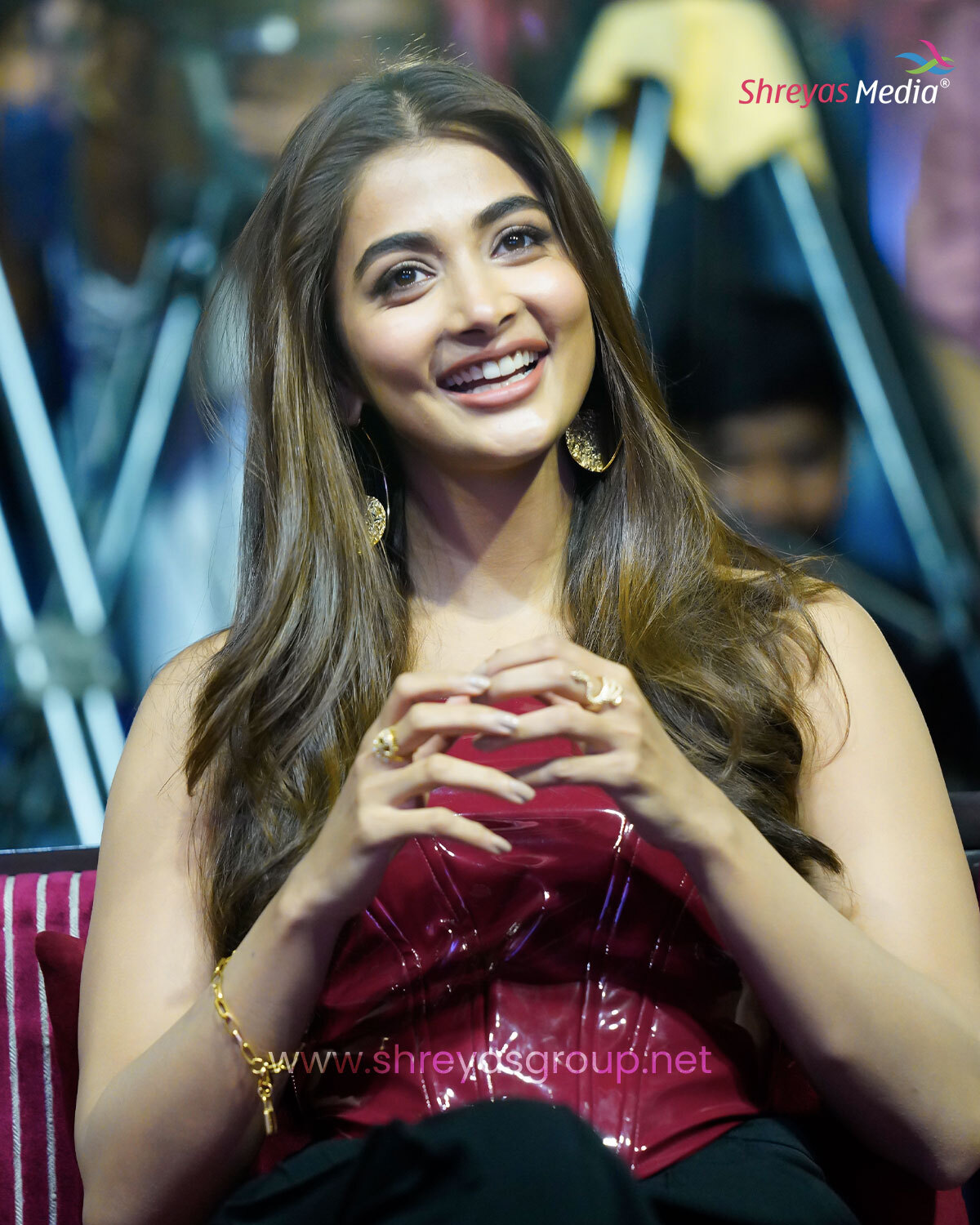 బీస్ట్ పాప పూజా హెగ్డే సెక్సీ ఫోజులు బీస్ట్ పాప పూజా హెగ్డే సెక్సీ ఫోజులు