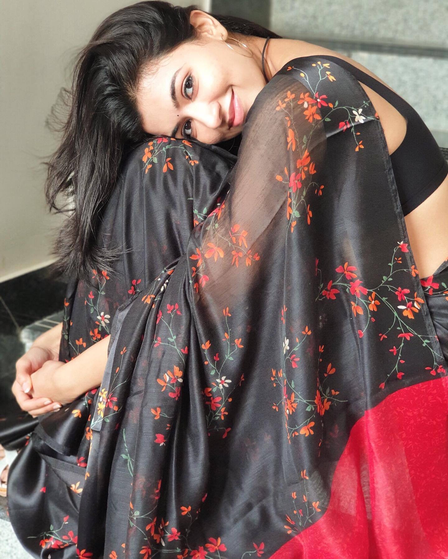 అంజు..పోతపోసిన అందం (ఫొటోలు) అంజు..పోతపోసిన అందం (ఫొటోలు)
