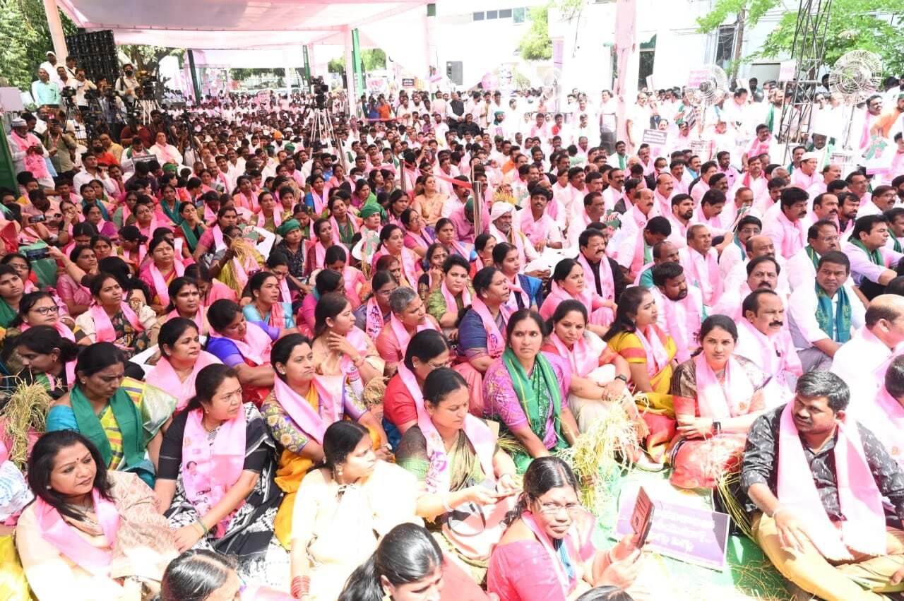 ఢిల్లీలో సీఎం కేసీఆర్ రైతు మహా గర్జన ఢిల్లీలో సీఎం కేసీఆర్ రైతు మహా గర్జన