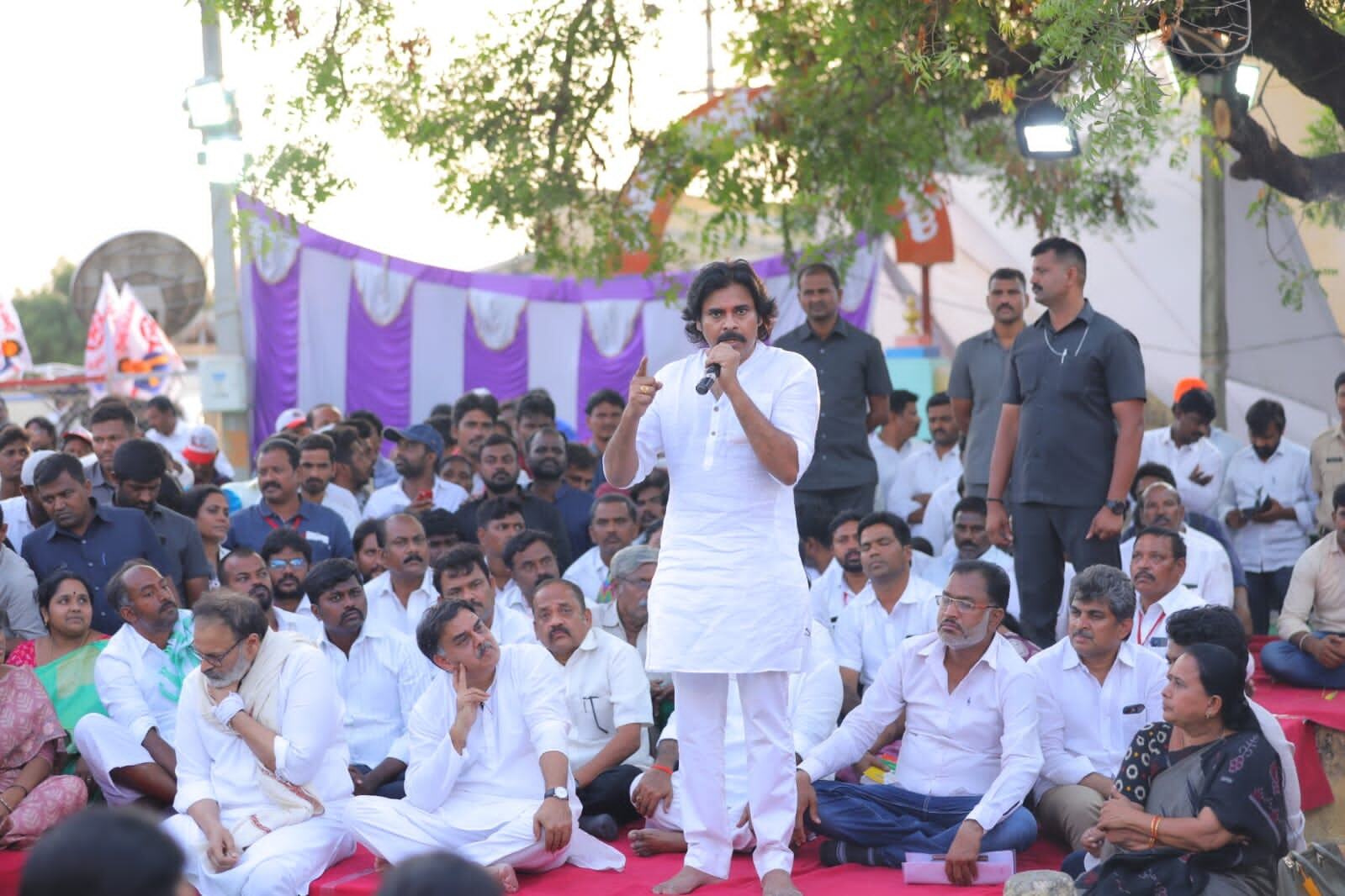 అనంతపురంలో పవన్ కల్యాణ్ అనంతపురంలో పవన్ కల్యాణ్