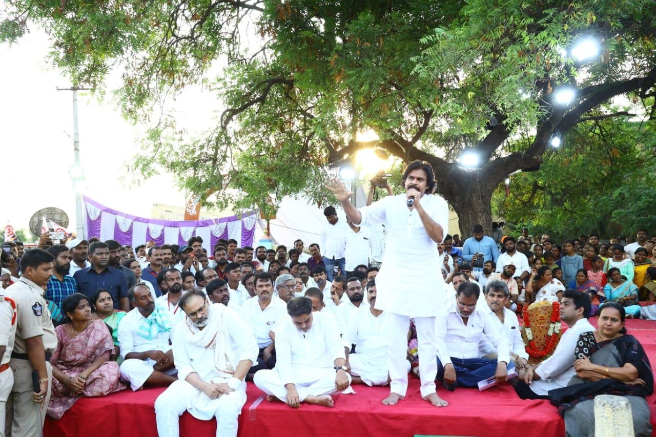 అనంతపురంలో పవన్ కల్యాణ్ అనంతపురంలో పవన్ కల్యాణ్