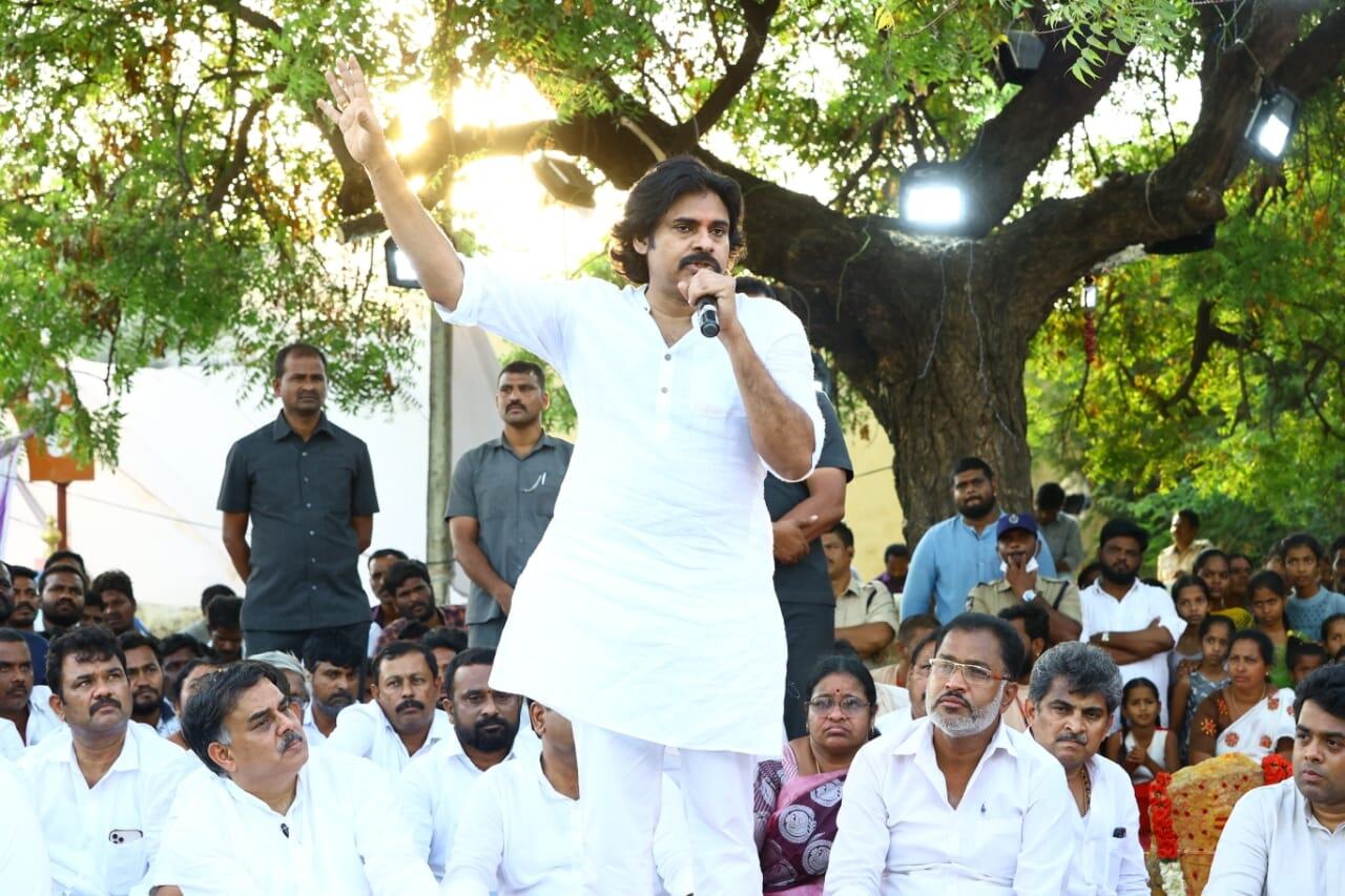 అనంతపురంలో పవన్ కల్యాణ్ అనంతపురంలో పవన్ కల్యాణ్