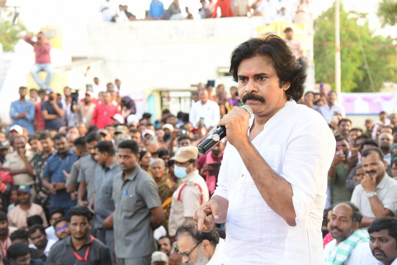 అనంతపురంలో పవన్ కల్యాణ్ అనంతపురంలో పవన్ కల్యాణ్