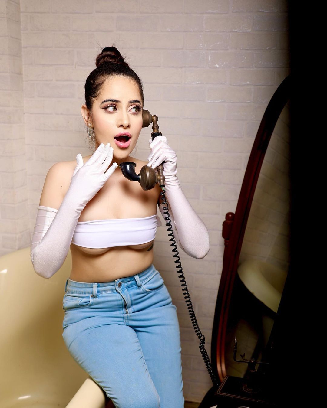 ब्रालेट की जगह Belt पहन Urfi Javed ने खिंचवाई फोटो, फैंस बोले-अगर बेल्ट खुल गया तो.... 