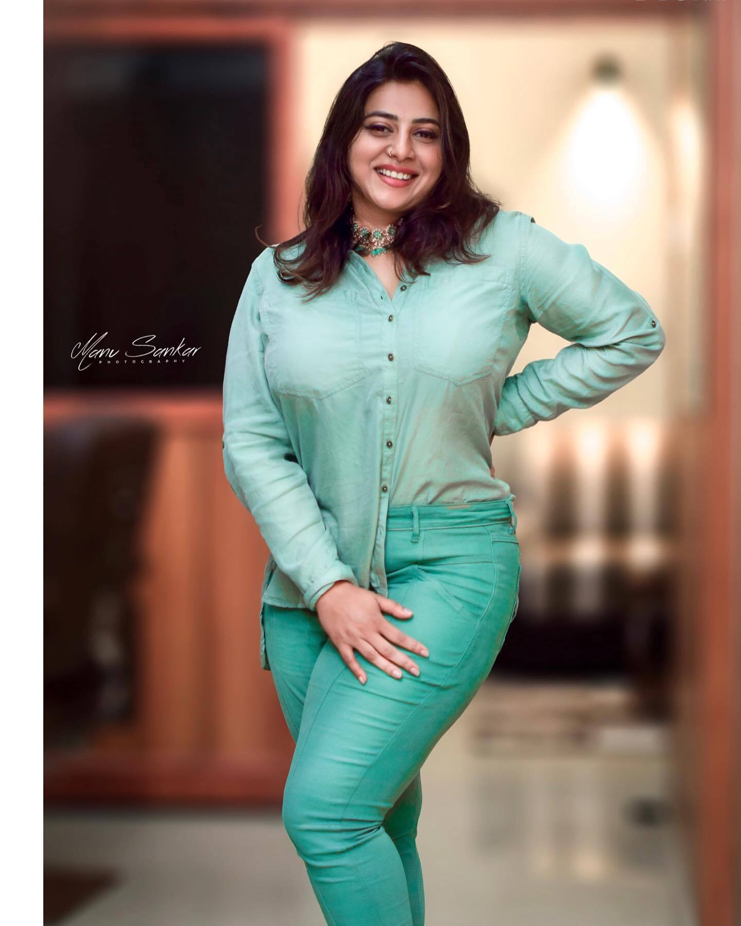 Actress Anna Reshma Rajan's new photos goes viral | എന്തിനേറെ ക്യാപ്ഷന് ...