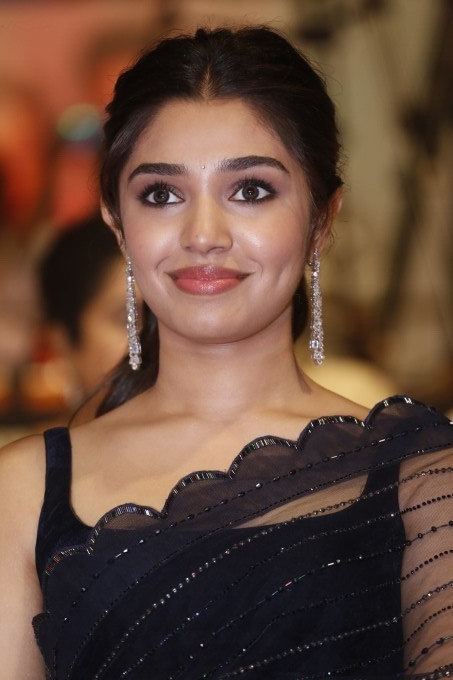 [Image: tollywood-actress-krithi-shetty-looks-be...021100.jpg]
