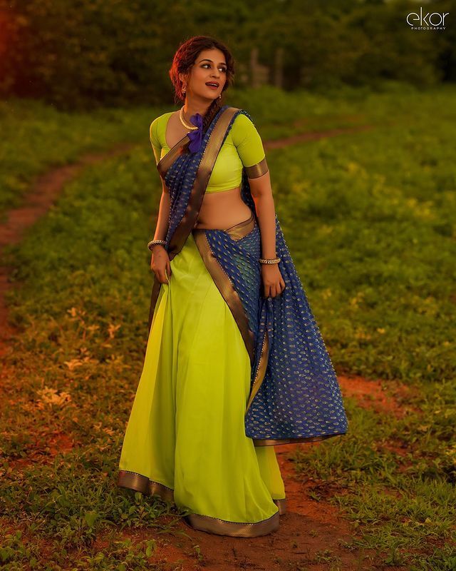 హీరోయిన్ శ్రద్ధాదాస్ ట్రెడీషనల్ ఫోటోస్ హీరోయిన్ శ్రద్ధాదాస్ ట్రెడీషనల్ ఫోటోస్