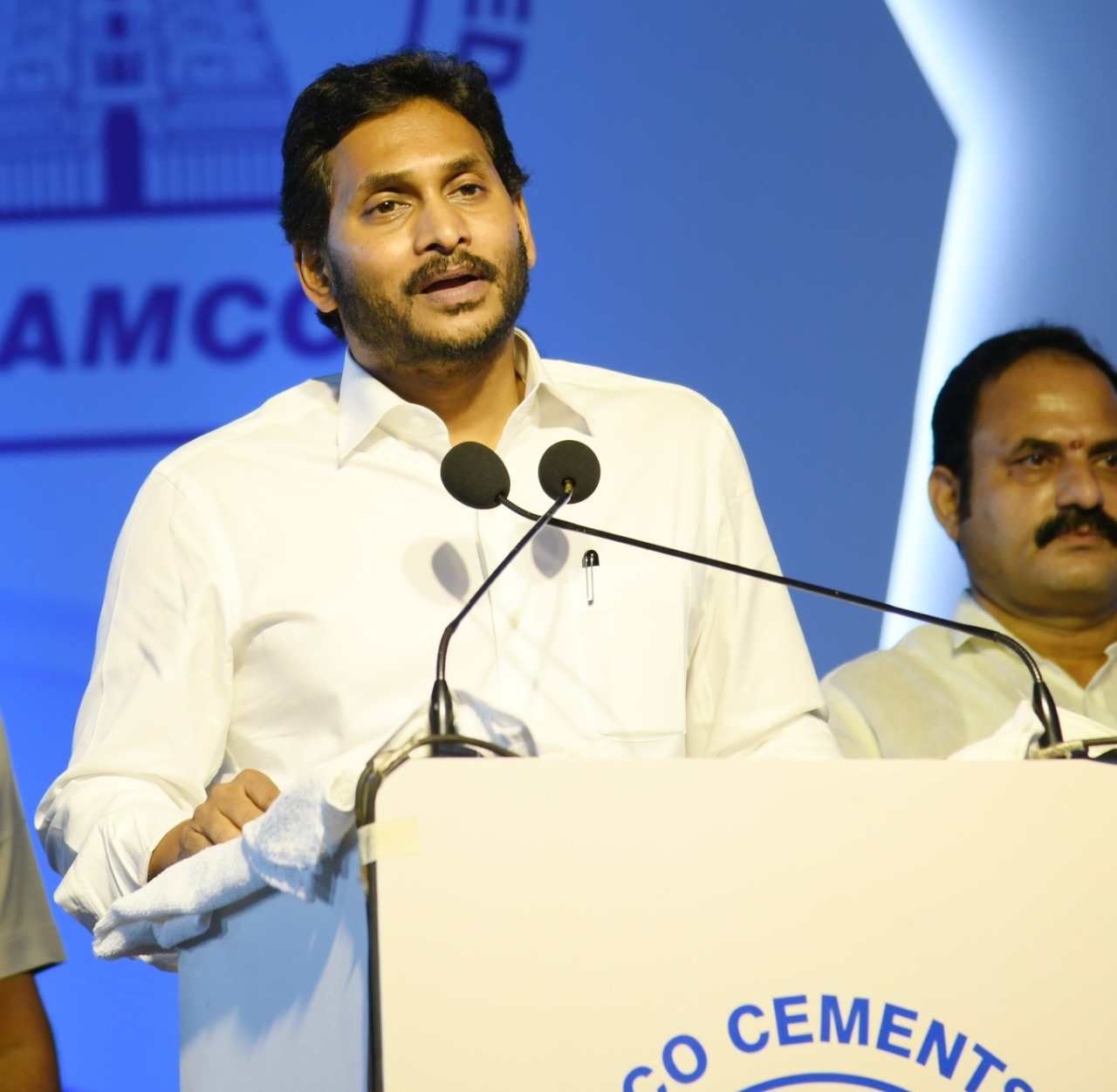 రామ్కో సిమెంట్ ఫ్యాక్టరీని ప్రారంభించిన సీఎం జగన్.. రాయలసీమ రైతులకు ఆఫర్.. రామ్కో సిమెంట్ ఫ్యాక్టరీని ప్రారంభించిన సీఎం జగన్.. రాయలసీమ రైతులకు ఆఫర్..
