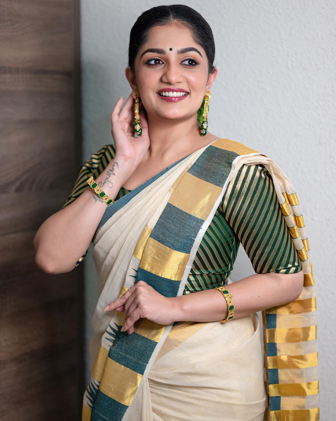 Actress Arya Babu Looking Gorgeous In Kerala Saree, Onam Special Look ...