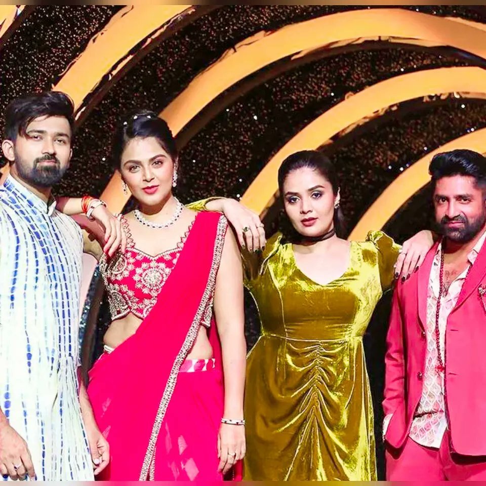 శ్రీముఖి.. బ్యూటీ ఇన్ బ్లాక్ (ఫొటోలు) శ్రీముఖి.. బ్యూటీ ఇన్ బ్లాక్ (ఫొటోలు)