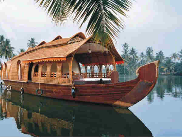 ഹൗസ്ബോട്ടില് ഒരു ട്രിപ്പായാലോ; ഇതാ ഇന്ത്യയില് ട്രിപ്പടിക്കേണ്ട ഹൗസ് ബോട്ട് ഡെസ്റ്റിനേഷനുകള് ഹൗസ്ബോട്ടില് ഒരു ട്രിപ്പായാലോ; ഇതാ ഇന്ത്യയില് ട്രിപ്പടിക്കേണ്ട ഹൗസ് ബോട്ട് ഡെസ്റ്റിനേഷനുകള്