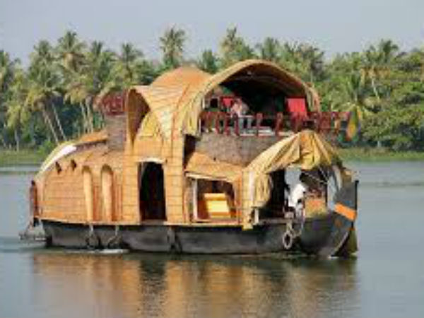 ഹൗസ്ബോട്ടില് ഒരു ട്രിപ്പായാലോ; ഇതാ ഇന്ത്യയില് ട്രിപ്പടിക്കേണ്ട ഹൗസ് ബോട്ട് ഡെസ്റ്റിനേഷനുകള് ഹൗസ്ബോട്ടില് ഒരു ട്രിപ്പായാലോ; ഇതാ ഇന്ത്യയില് ട്രിപ്പടിക്കേണ്ട ഹൗസ് ബോട്ട് ഡെസ്റ്റിനേഷനുകള്