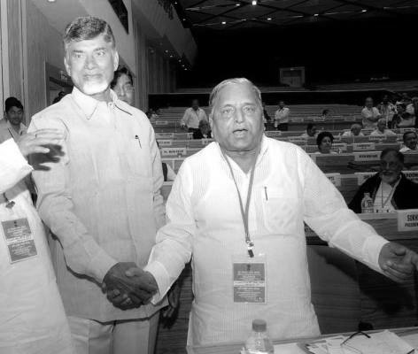 యూపీ 'నేతాజీ' ములాయం సింగ్ యాదవ్ రాజకీయ జీవిత విశేషాలు యూపీ 'నేతాజీ' ములాయం సింగ్ యాదవ్ రాజకీయ జీవిత విశేషాలు