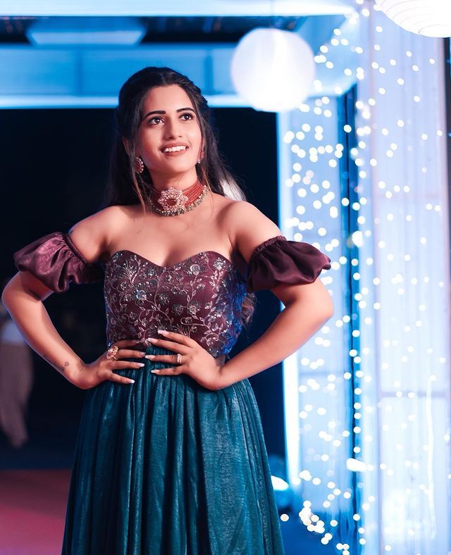 యాంకర్ స్రవంతి చొక్కారపు అందాల రచ్చ యాంకర్ స్రవంతి చొక్కారపు అందాల రచ్చ