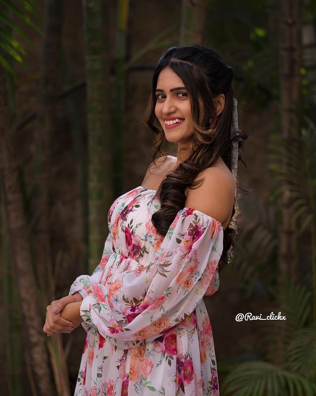 యాంకర్ స్రవంతి చొక్కారపు అందాల రచ్చ యాంకర్ స్రవంతి చొక్కారపు అందాల రచ్చ