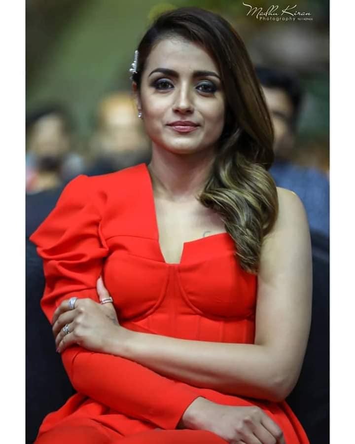 వన్నెతగ్గని చెన్నై ముద్దుగుమ్మ త్రిష కృష్ణన్ అందాలు వన్నెతగ్గని చెన్నై ముద్దుగుమ్మ త్రిష కృష్ణన్ అందాలు