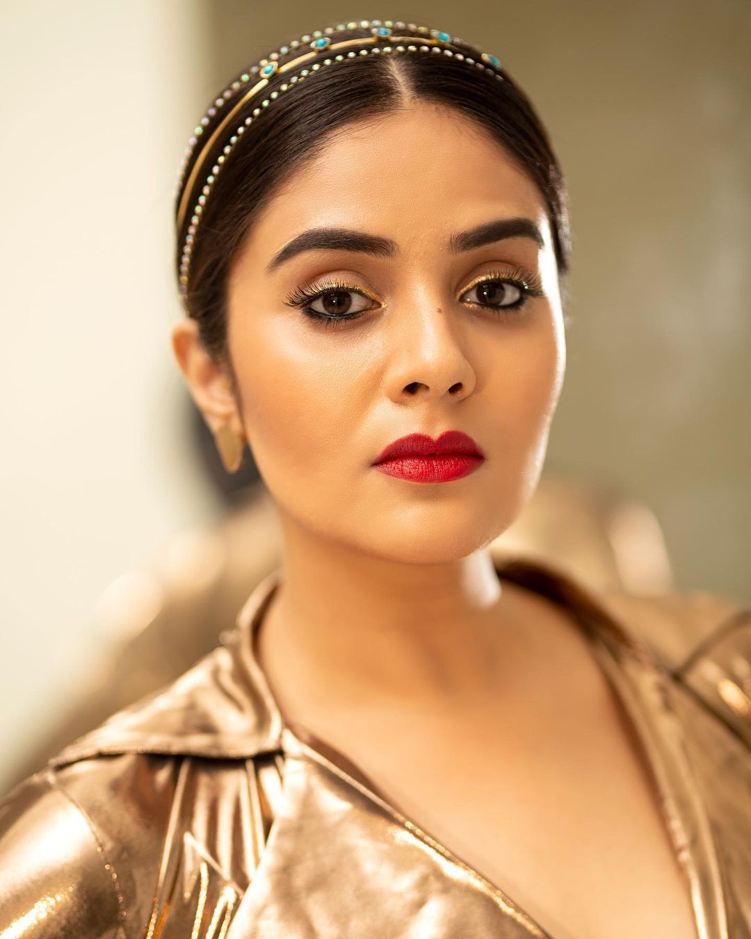 క్లీవేజ్ షోతో హాట్ అందాలు.. హీట్ పెంచుతున్న శ్రీముఖి క్లీవేజ్ షోతో హాట్ అందాలు.. హీట్ పెంచుతున్న శ్రీముఖి