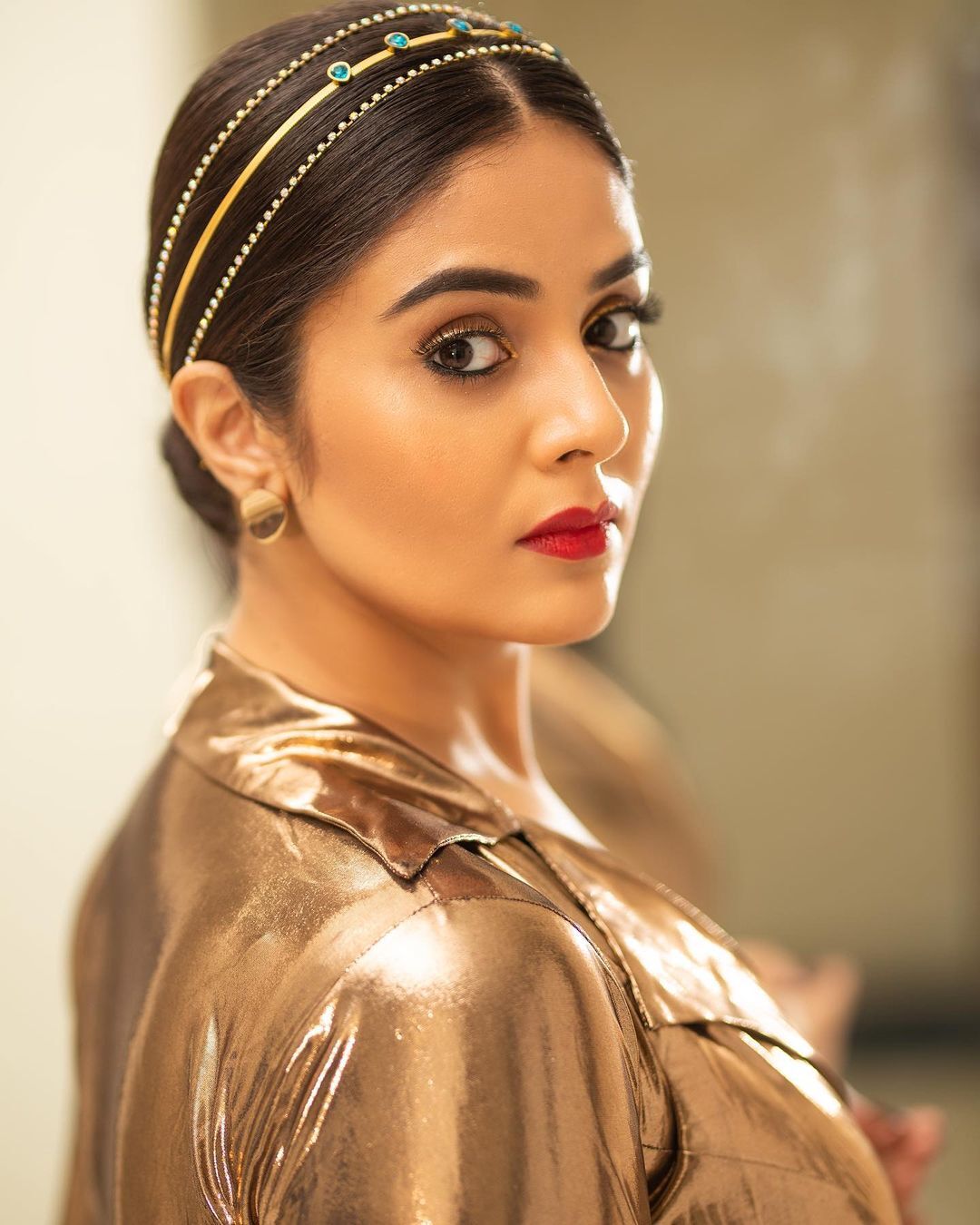 క్లీవేజ్ షోతో హాట్ అందాలు.. హీట్ పెంచుతున్న శ్రీముఖి క్లీవేజ్ షోతో హాట్ అందాలు.. హీట్ పెంచుతున్న శ్రీముఖి