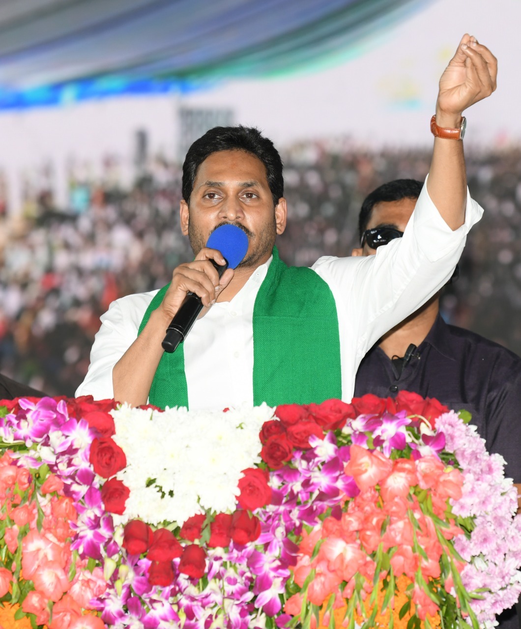 ఆళ్లగడ్డలో సీఎం జగన్.. రైతు భరోసా నిధులు అన్నదాతల ఖాతాలో జమ ఆళ్లగడ్డలో సీఎం జగన్.. రైతు భరోసా నిధులు అన్నదాతల ఖాతాలో జమ