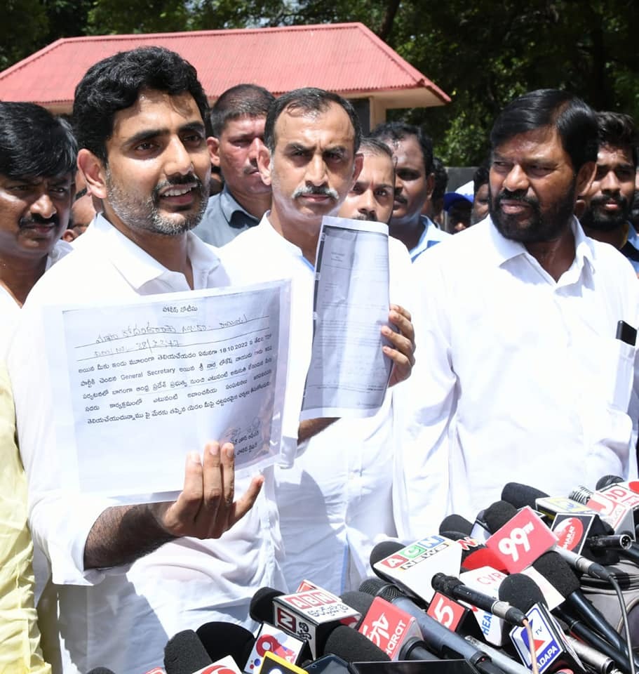 సీఎం జగన్ సొంత గడ్డపై లోకేష్ టూర్.. ఘన స్వాగతం పలికిన టీడీపీ కార్యకర్తలు సీఎం జగన్ సొంత గడ్డపై లోకేష్ టూర్.. ఘన స్వాగతం పలికిన టీడీపీ కార్యకర్తలు