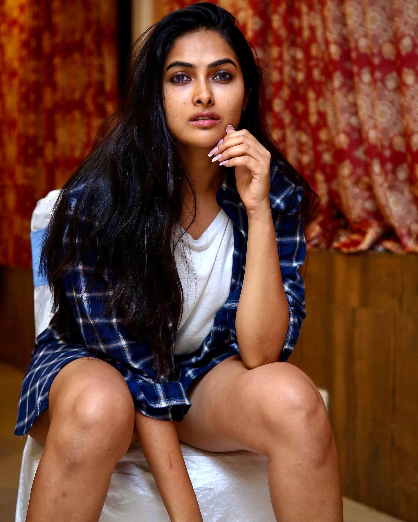 నిజంగానే `దివి` నుంచి గానీ దిగొచ్చిందా..(ఫొటోలు) నిజంగానే `దివి` నుంచి గానీ దిగొచ్చిందా..(ఫొటోలు)