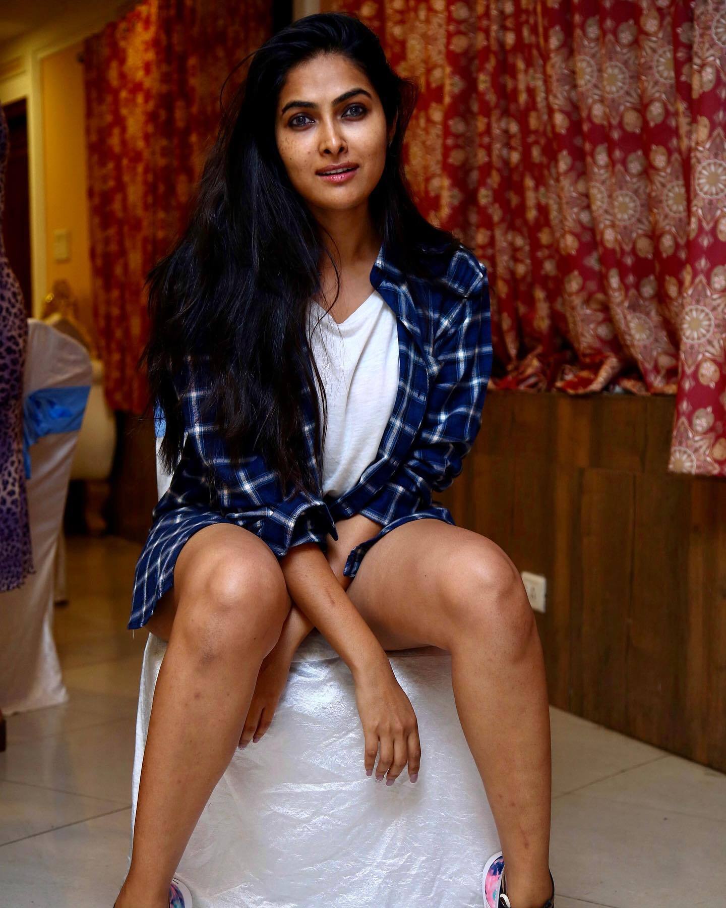నిజంగానే `దివి` నుంచి గానీ దిగొచ్చిందా..(ఫొటోలు) నిజంగానే `దివి` నుంచి గానీ దిగొచ్చిందా..(ఫొటోలు)