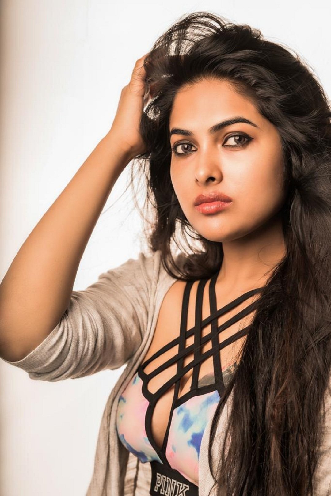 నిజంగానే `దివి` నుంచి గానీ దిగొచ్చిందా..(ఫొటోలు) నిజంగానే `దివి` నుంచి గానీ దిగొచ్చిందా..(ఫొటోలు)